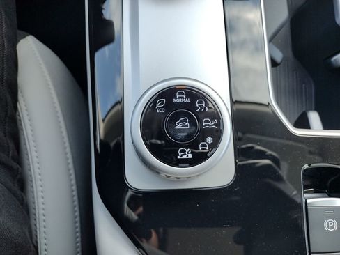 New 2026 Mitsubishi Outlander SE image 25