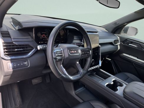 Used 2025 GMC Acadia Elevation w/ Elevation Premium Package AWD/4WD image 16