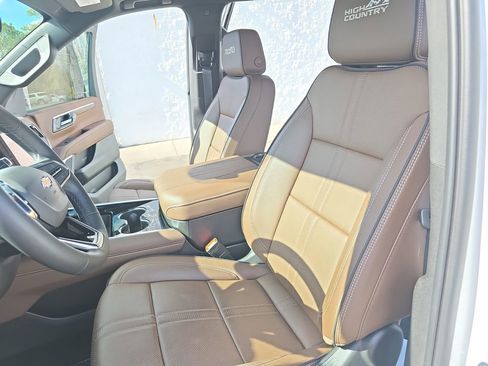 Used 2025 Chevrolet Tahoe High Country image 15