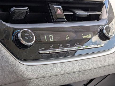 Used 2022 Toyota Corolla LE FWD image 7