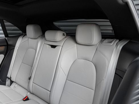 Certified 2025 Porsche Macan Electric image 27