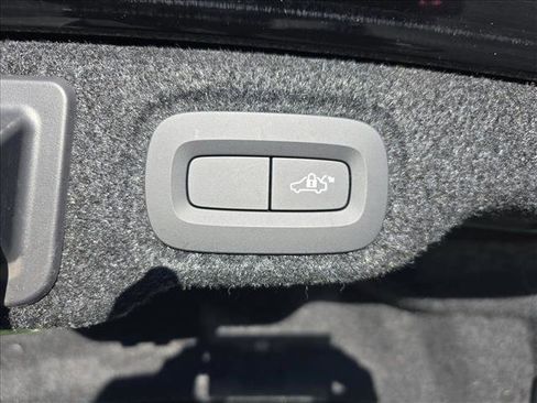 Used 2019 Volvo S60 T5 Inscription image 13