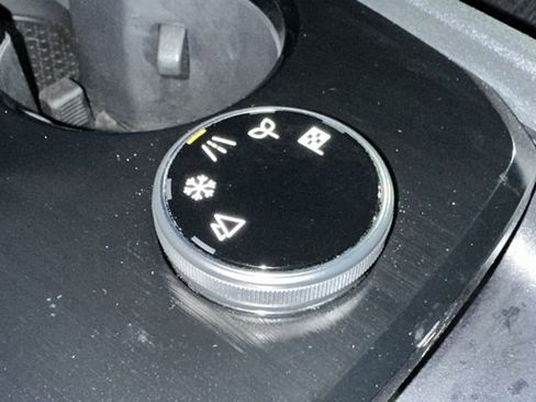 Used 2021 Nissan Rogue SV image 33