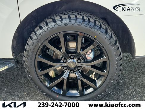 Used 2020 Ford Expedition Max XLT w/ Equipment Group 202A RWD image 9