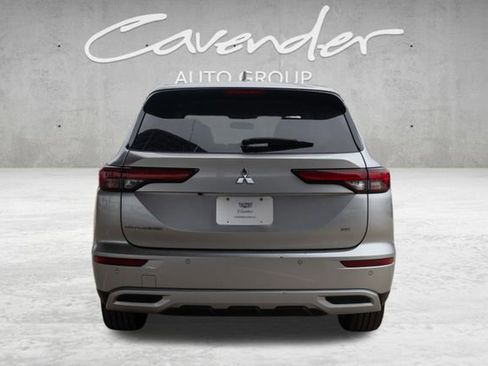 Used 2023 Mitsubishi Outlander SE image 6