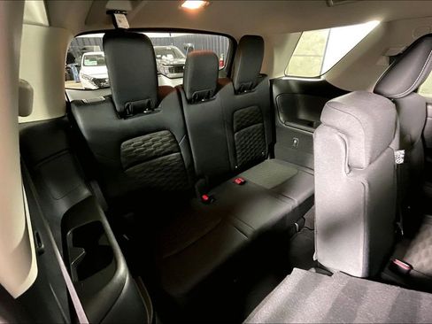 Used 2024 Nissan Pathfinder S image 38