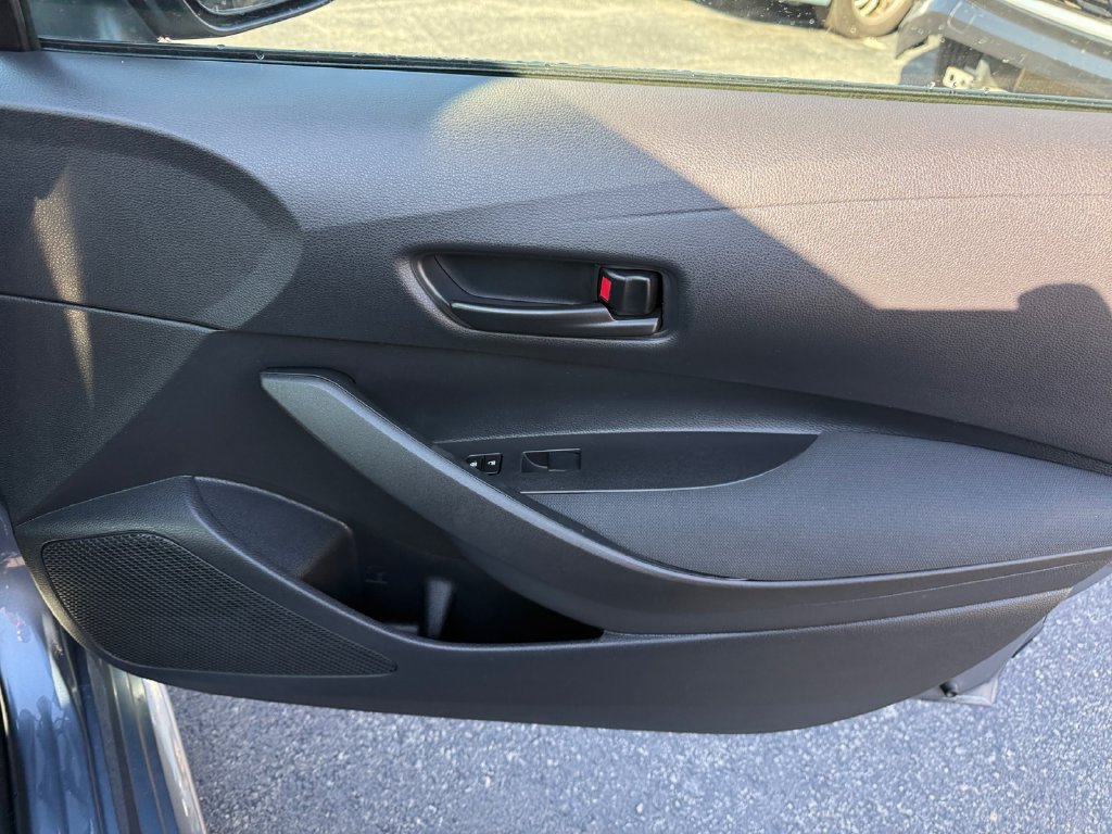 Used 2025 Toyota Corolla LE w/ LE Premium Package FWD image 19