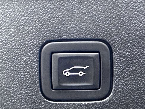 Used 2023 Chevrolet Tahoe Z71 w/ Off-Road Capability Package image 37