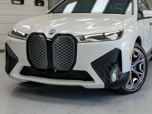 Used 2024 BMW iX xDrive50 w/ Premium Package AWD/4WD image 12