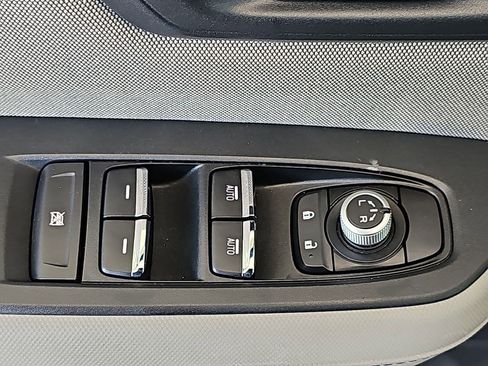 Certified 2025 Subaru Forester Premium AWD/4WD image 32