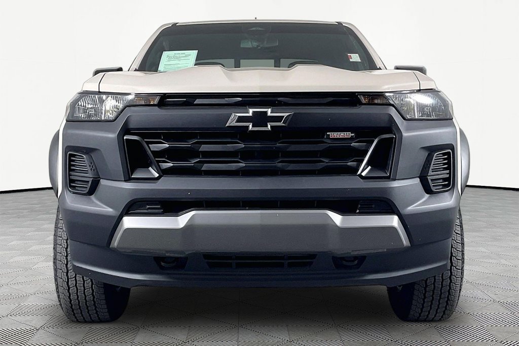 Used 2026 Chevrolet Colorado Trail Boss AWD/4WD image 2