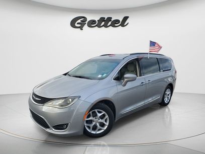 Used 2017 Chrysler Pacifica Touring-L w/ Tire & Wheel Group