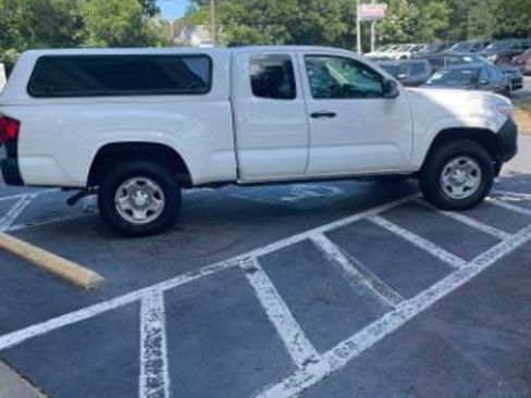 Used 2020 Toyota Tacoma SR RWD image 4