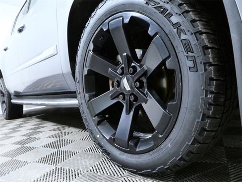 Used 2018 Cadillac Escalade ESV Luxury image 2