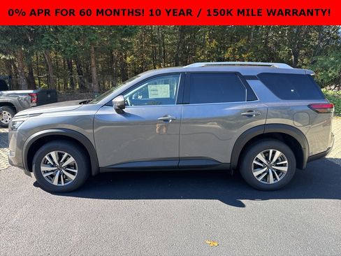 New 2025 Nissan Pathfinder SL w/ Black Appearance Package image 4