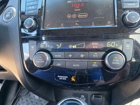 Used 2018 Nissan Rogue SV image 19