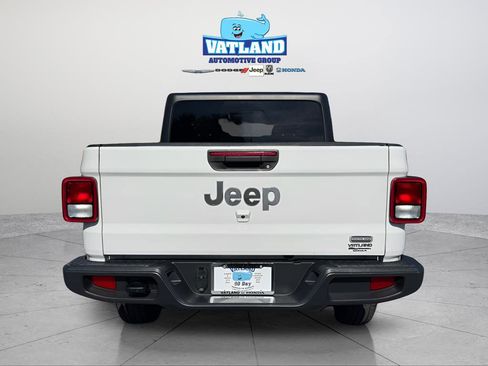 Used 2023 Jeep Gladiator Overland image 4