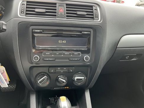 Used 2014 Volkswagen Jetta SE image 42