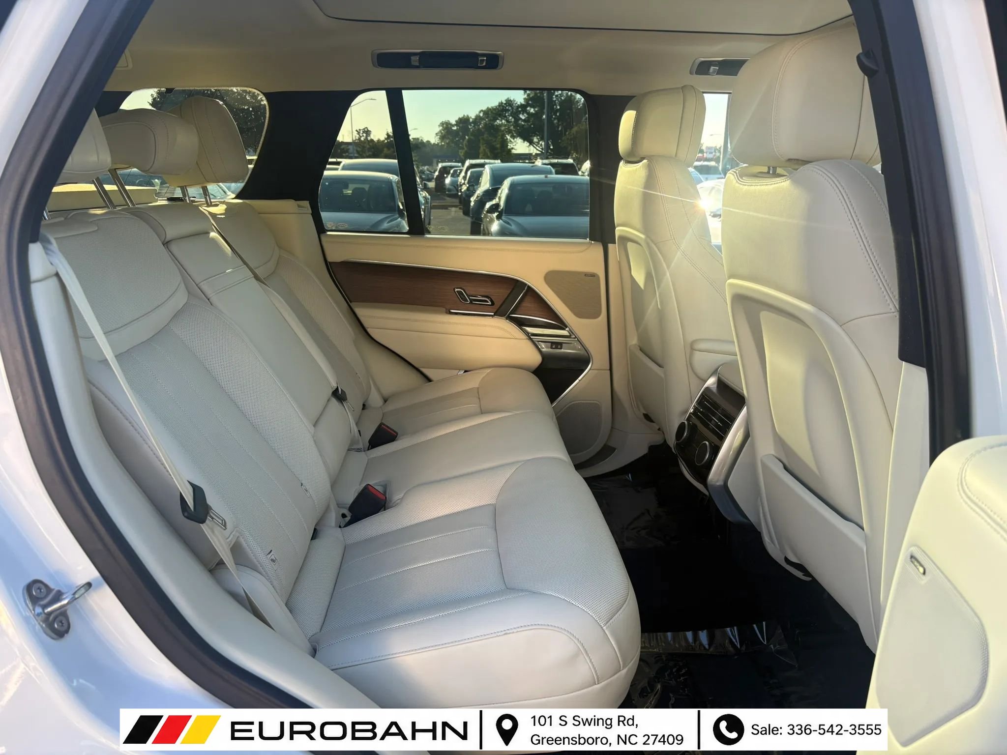 Used 2025 Land Rover Range Rover SE AWD/4WD image 12