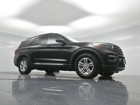 Certified 2023 Ford Explorer XLT w/ Equipment Group 202A RWD image 4