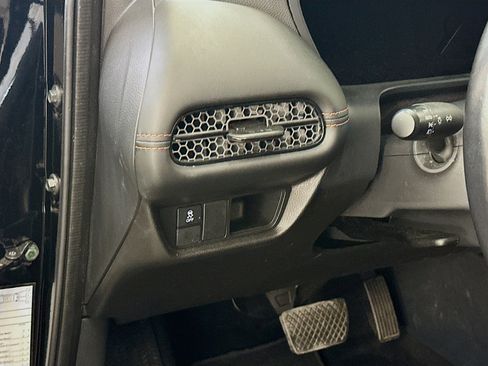 Used 2025 Honda HR-V Sport image 17