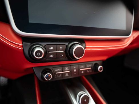 Used 2020 Ferrari Portofino RWD image 23