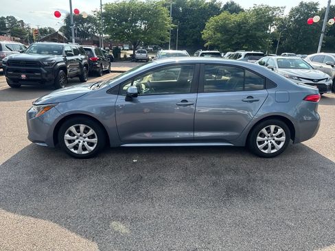 Used 2021 Toyota Corolla LE FWD image 4