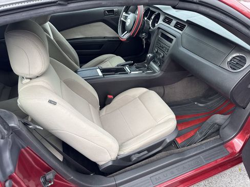 Used 2014 Ford Mustang Convertible image 28