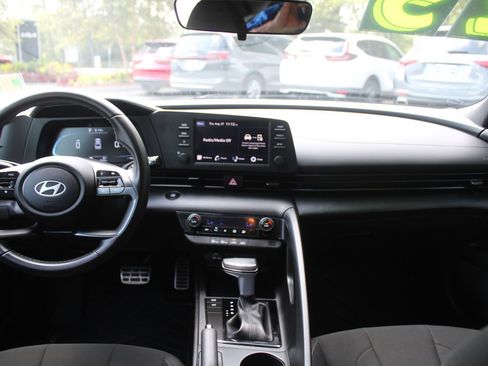 Used 2025 Hyundai Elantra Sport FWD image 22
