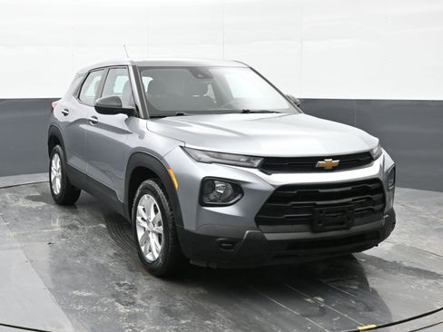 Used 2023 Chevrolet TrailBlazer LS image 2