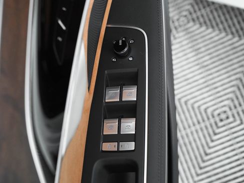 New 2025 Audi A8 L 3.0T image 22