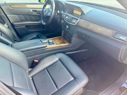 Used 2010 Mercedes-Benz E 350 4MATIC Sedan image 11