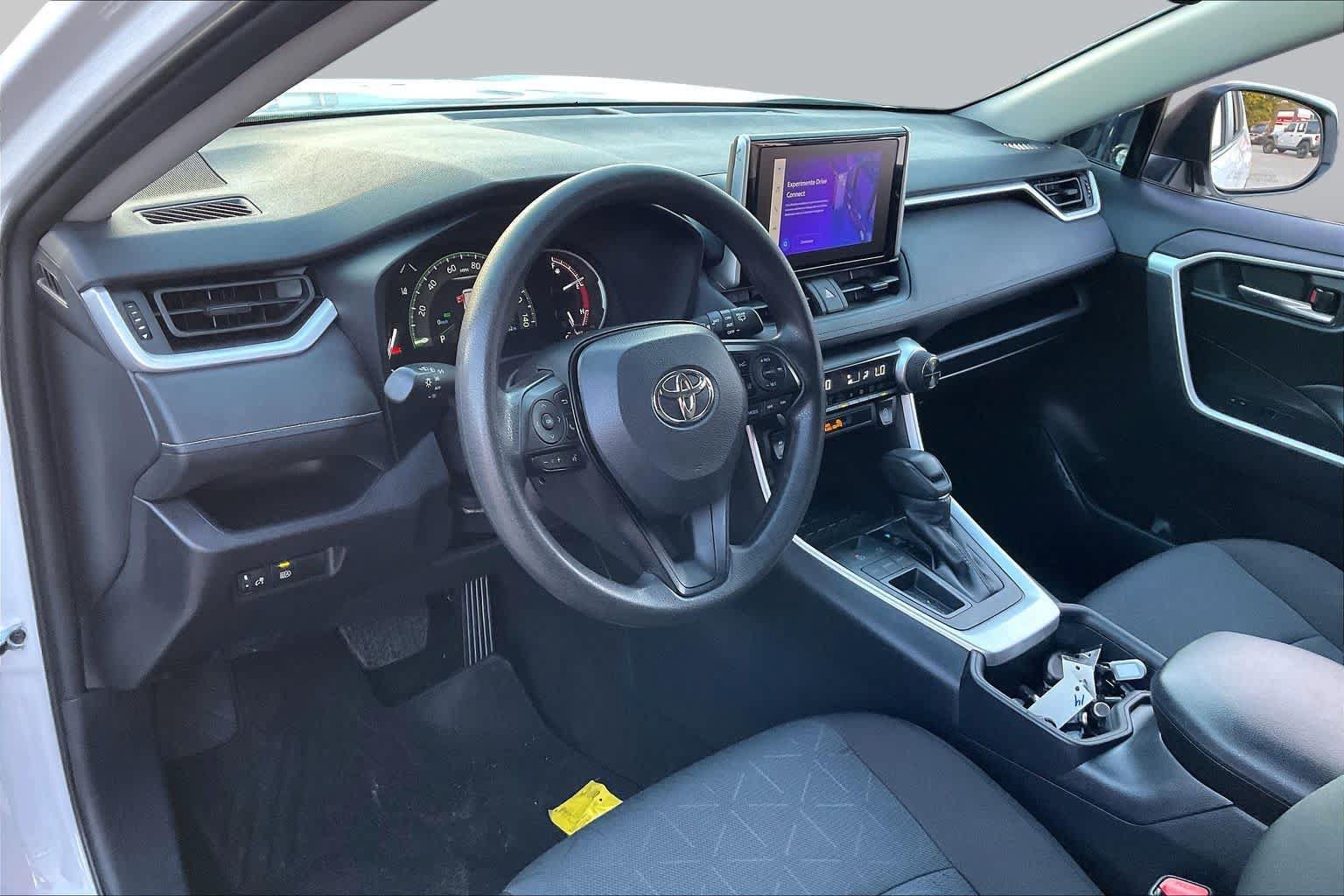 Used 2025 Toyota RAV4 XLE FWD image 17