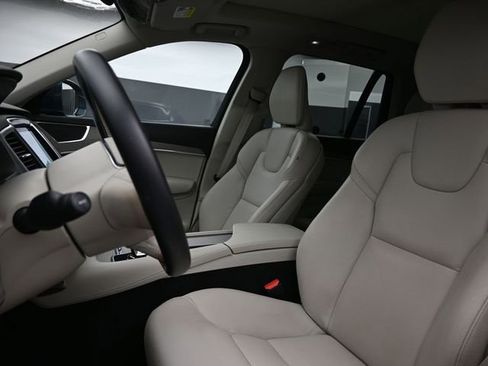 Used 2023 Volvo XC90 B6 Core w/ Climate Package image 9