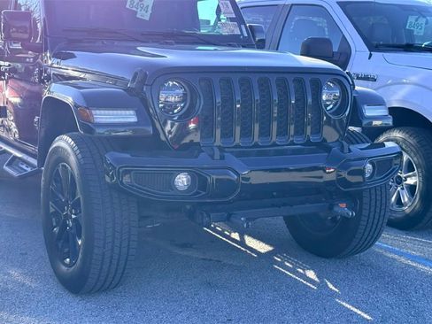 Used 2021 Jeep Gladiator Overland image 2