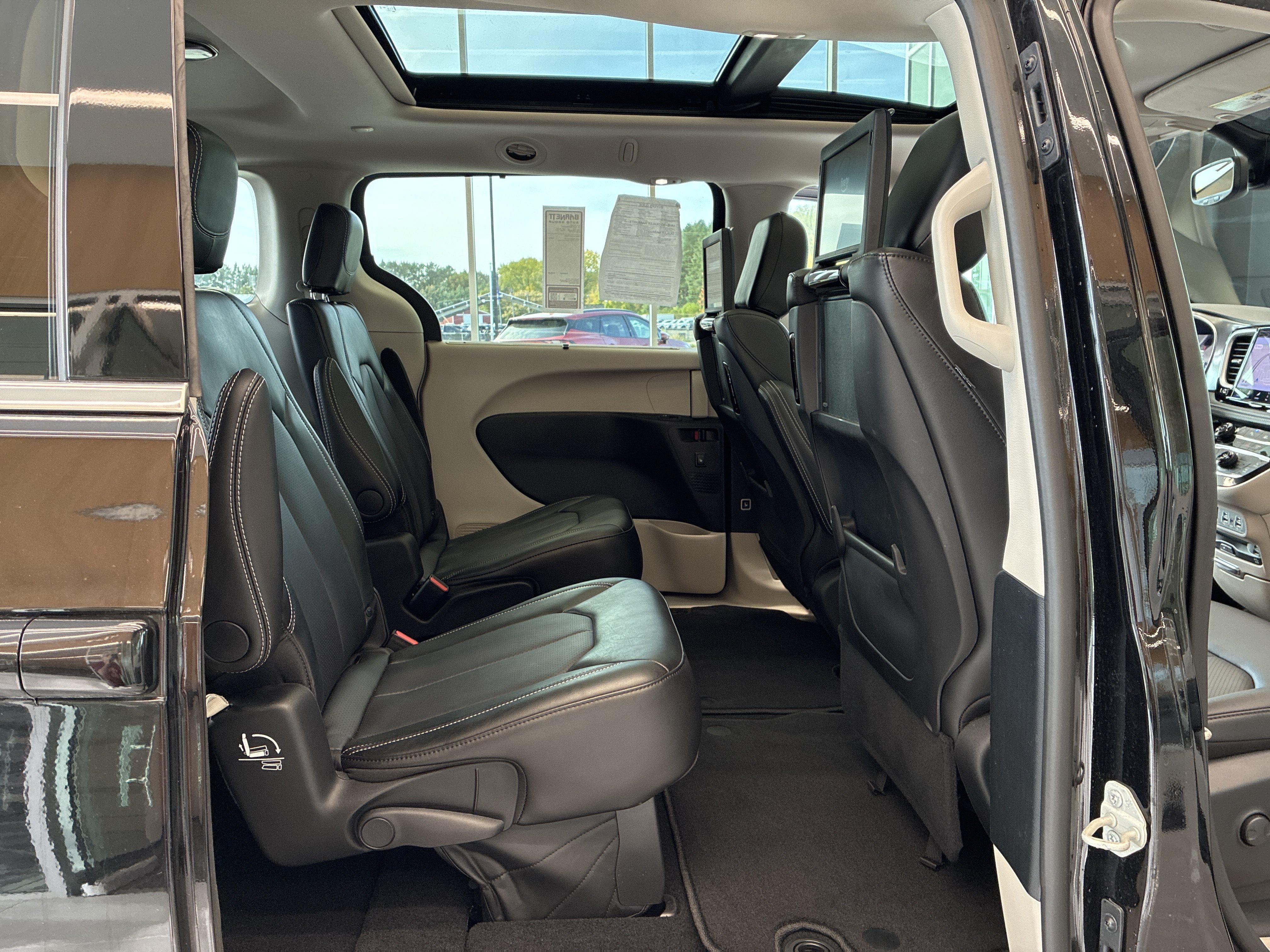 Certified 2024 Chrysler Pacifica Touring-L w/ Uconnect Theater Family Group AWD/4WD image 13
