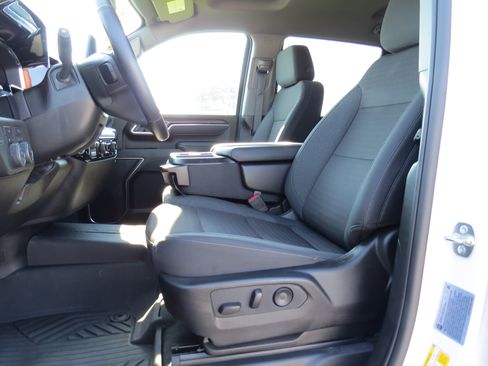 Used 2025 Chevrolet Silverado 2500 LT AWD/4WD image 15