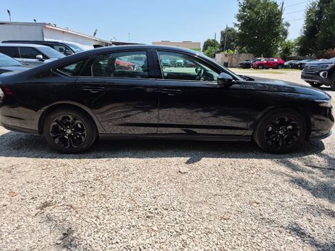 Used 2025 Honda Accord SE image 5