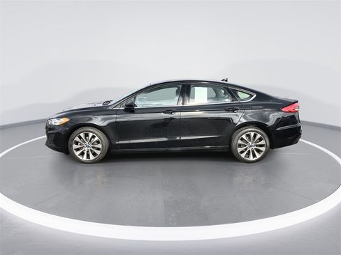 Used 2020 Ford Fusion SE image 5