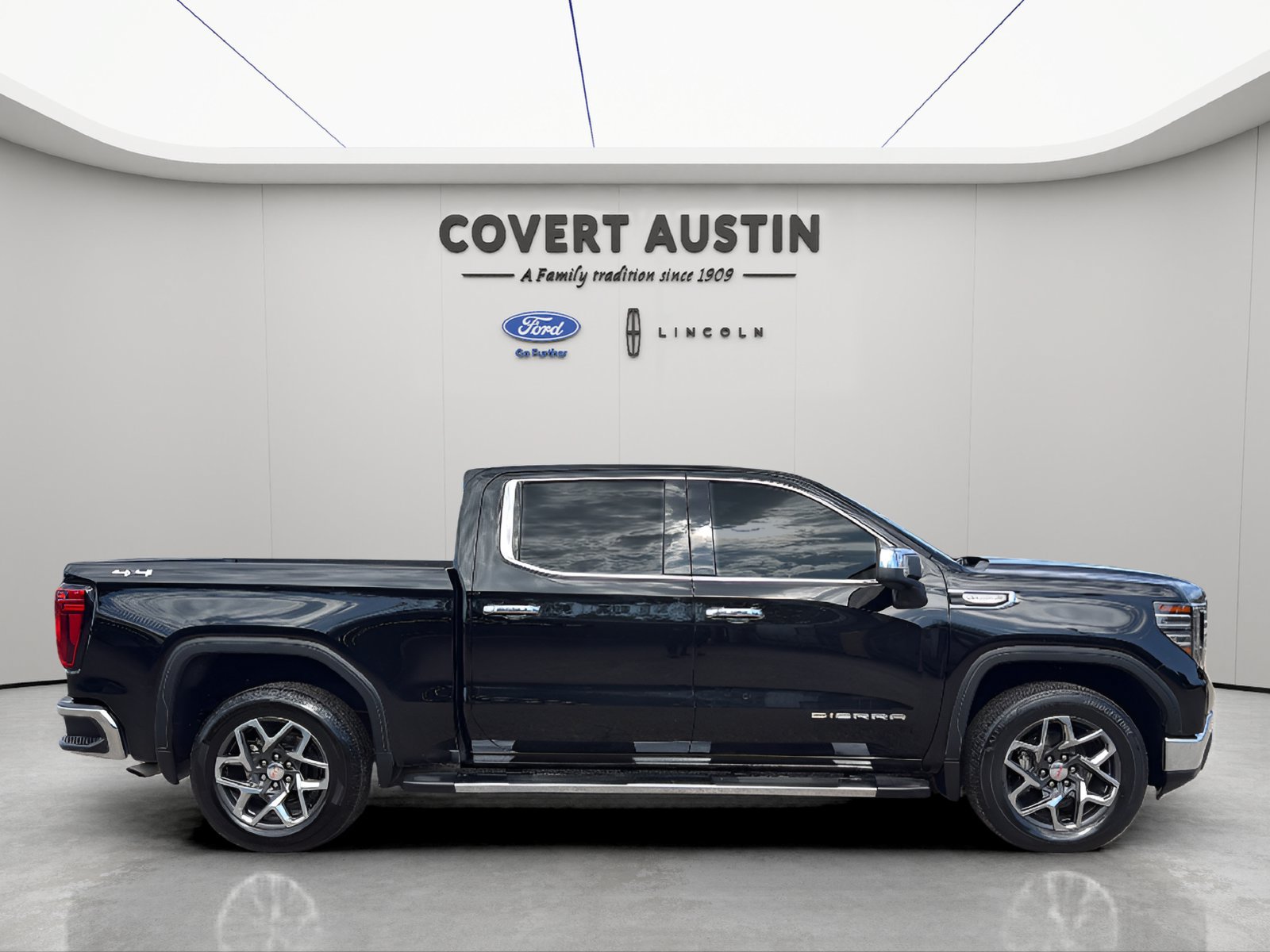 Used 2024 GMC Sierra 1500 SLT AWD/4WD image 3
