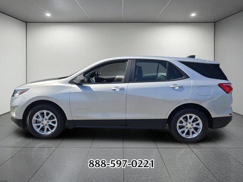 Used 2021 Chevrolet Equinox LS FWD image 2