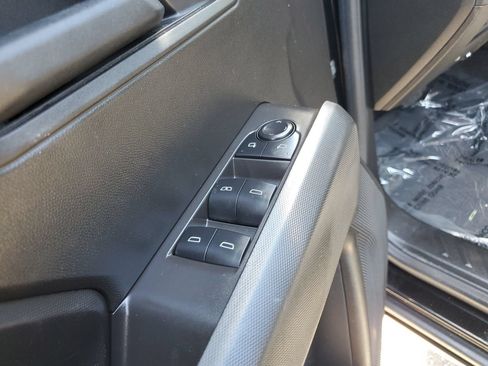 Used 2025 Chevrolet Colorado Trail Boss AWD/4WD image 18