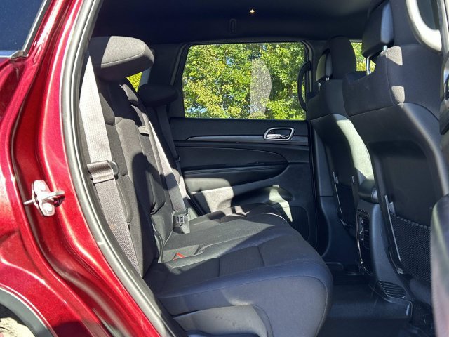 Used 2019 Jeep Grand Cherokee Laredo AWD/4WD image 16