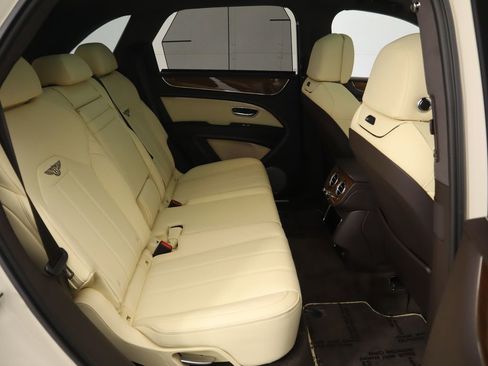 Certified 2023 Bentley Bentayga V8 image 23