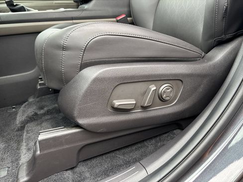 Used 2026 Kia Carnival FWD image 23