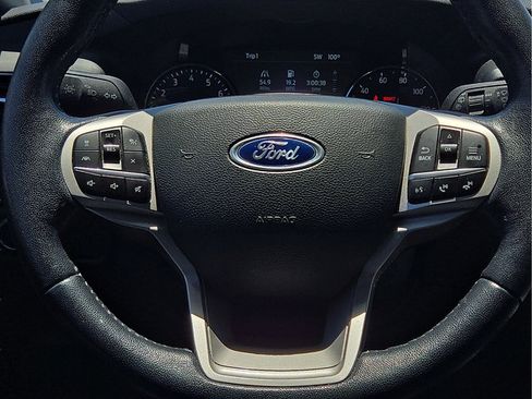 Used 2022 Ford Explorer XLT w/ Equipment Group 202A RWD image 10