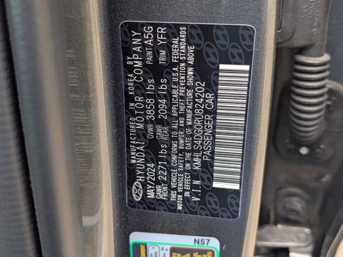 Used 2024 Hyundai Elantra SEL w/ Convenience Package FWD image 27