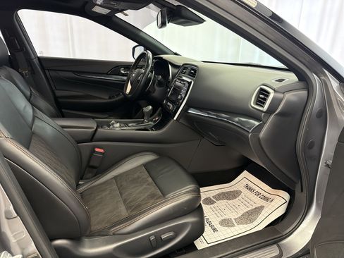Used 2021 Nissan Maxima SR w/ Sport Mat Group FWD image 10