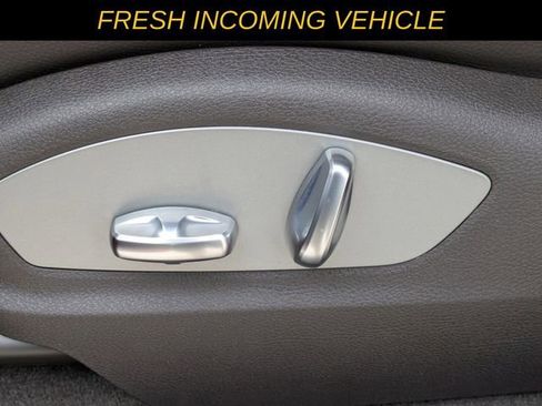 Used 2024 Porsche Macan image 16