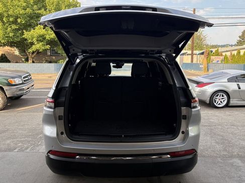 Used 2022 Jeep Grand Cherokee L Limited image 9